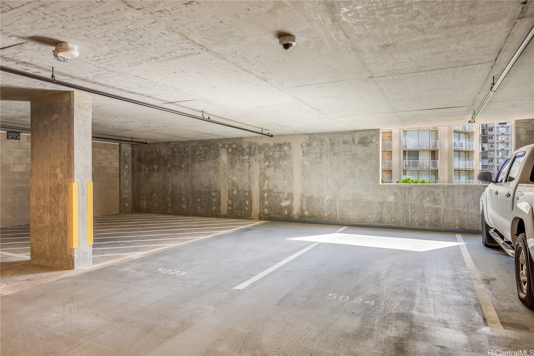 Honolulu, Hawaii, 96814, United States, 2 Bedrooms Bedrooms, ,2 BathroomsBathrooms,Residential,For Sale,2003366