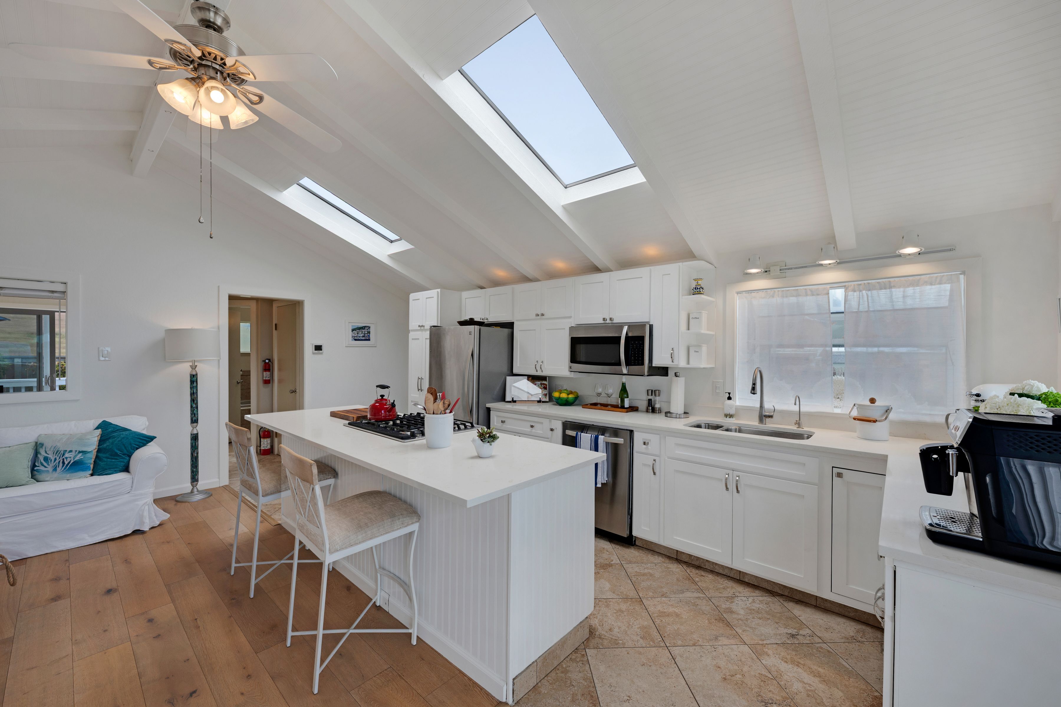  7036 Cliff Avenue, Bodega Bay, CA 94923 - 物件實景