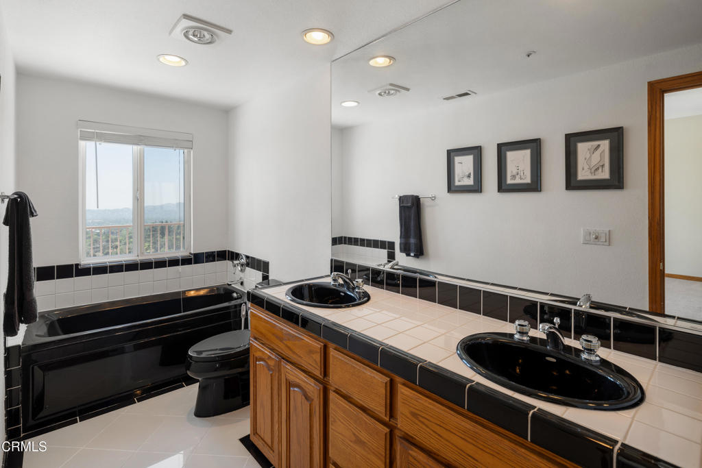 Altadena, California, 91001, United States, 5 Bedrooms Bedrooms, ,6 BathroomsBathrooms,Residential,For Sale,1989048