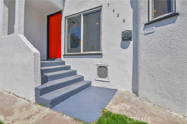 Los Angeles, California, 90001, United States, 4 Bedrooms Bedrooms, ,Residential,For Sale,1928071