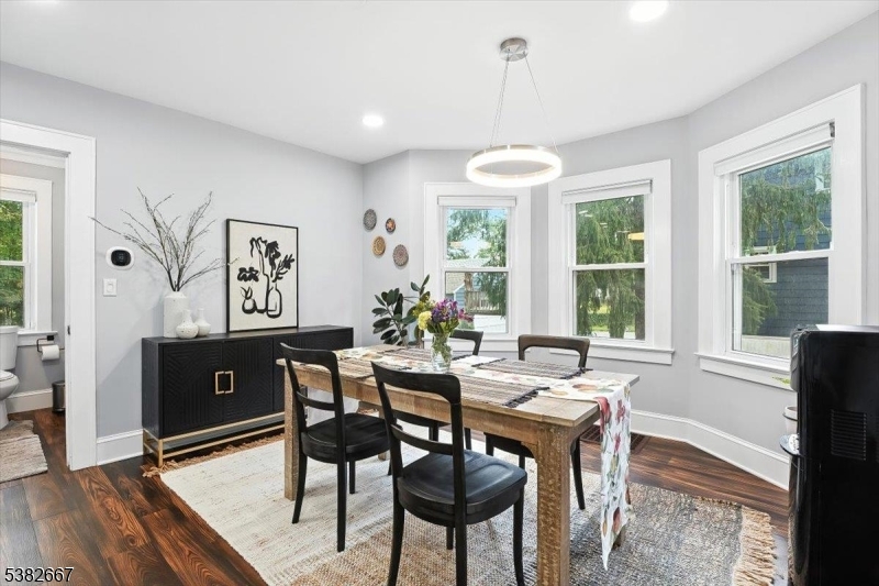 Livingston Twp., New Jersey, 07039, United States, 3 Bedrooms Bedrooms, ,2 BathroomsBathrooms,Residential,For Sale,1940708