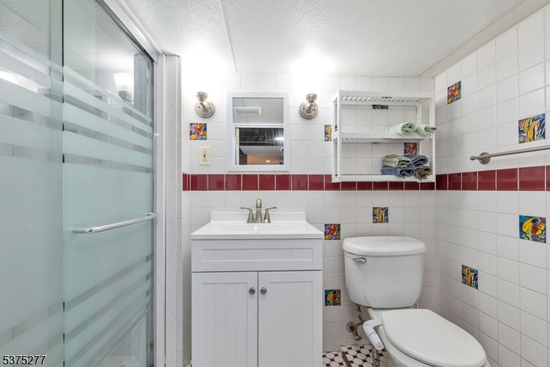 Garwood Boro, New Jersey, 07027, United States, 3 Bedrooms Bedrooms, ,2 BathroomsBathrooms,Residential,For Sale,1908282