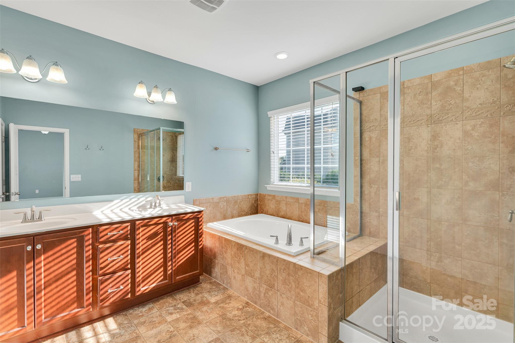 Charlotte, North Carolina, 28278, United States, 3 Bedrooms Bedrooms, ,2 BathroomsBathrooms,Residential,For Sale,1948260