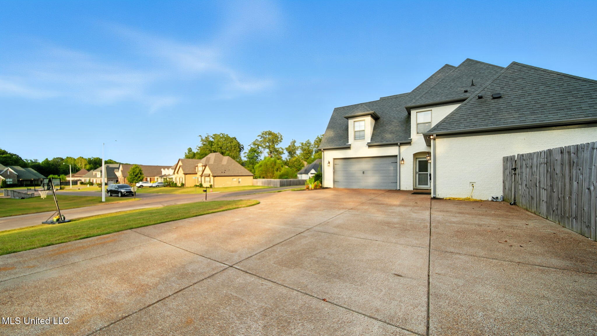 Hernando, Mississippi, 38632, United States, 4 Bedrooms Bedrooms, ,3 BathroomsBathrooms,Residential,For Sale,1978429