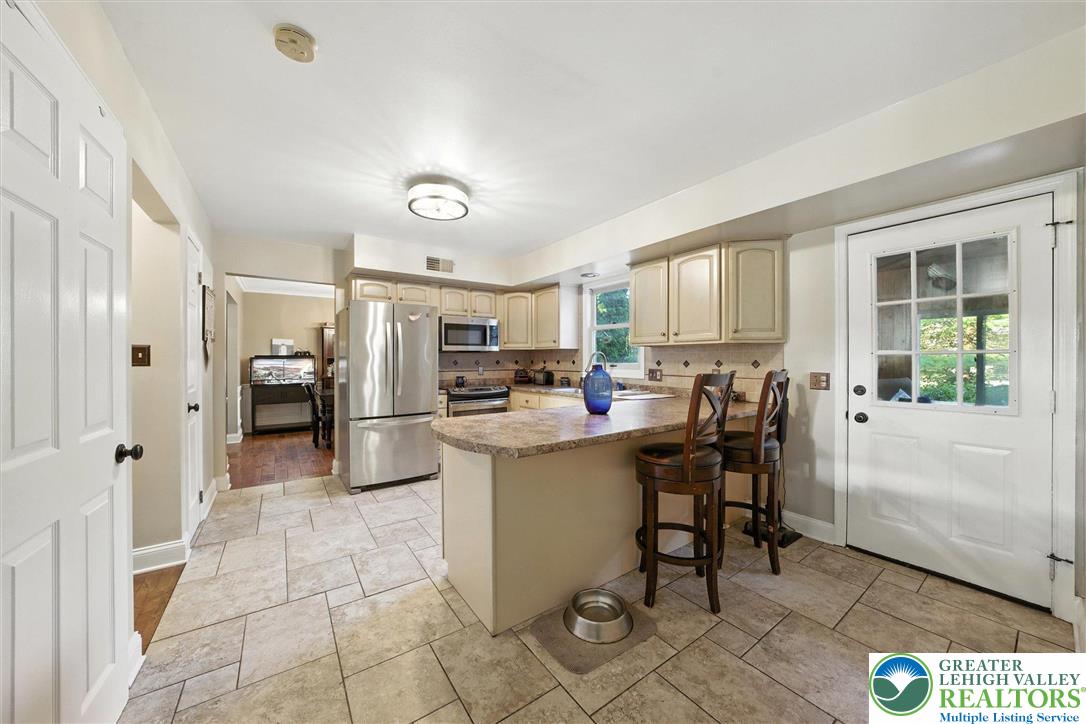 Hanover Twp, Pennsylvania, 18017, United States, 3 Bedrooms Bedrooms, ,3 BathroomsBathrooms,Residential,For Sale,1947788