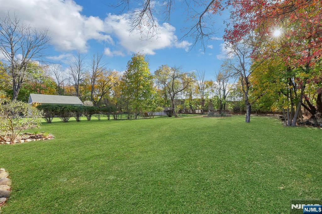 Oakland, New Jersey, 07436, United States, 2 Bedrooms Bedrooms, ,2 BathroomsBathrooms,Residential,For Sale,1988173