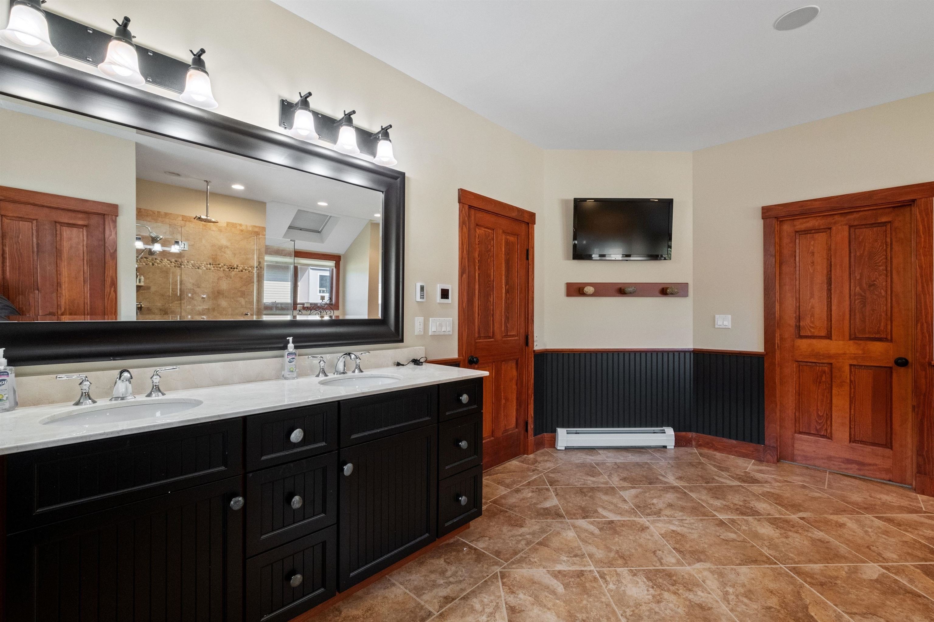 Lincoln, New Hampshire, 03251, United States, 4 Bedrooms Bedrooms, ,1 BathroomBathrooms,Residential,For Sale,1976224