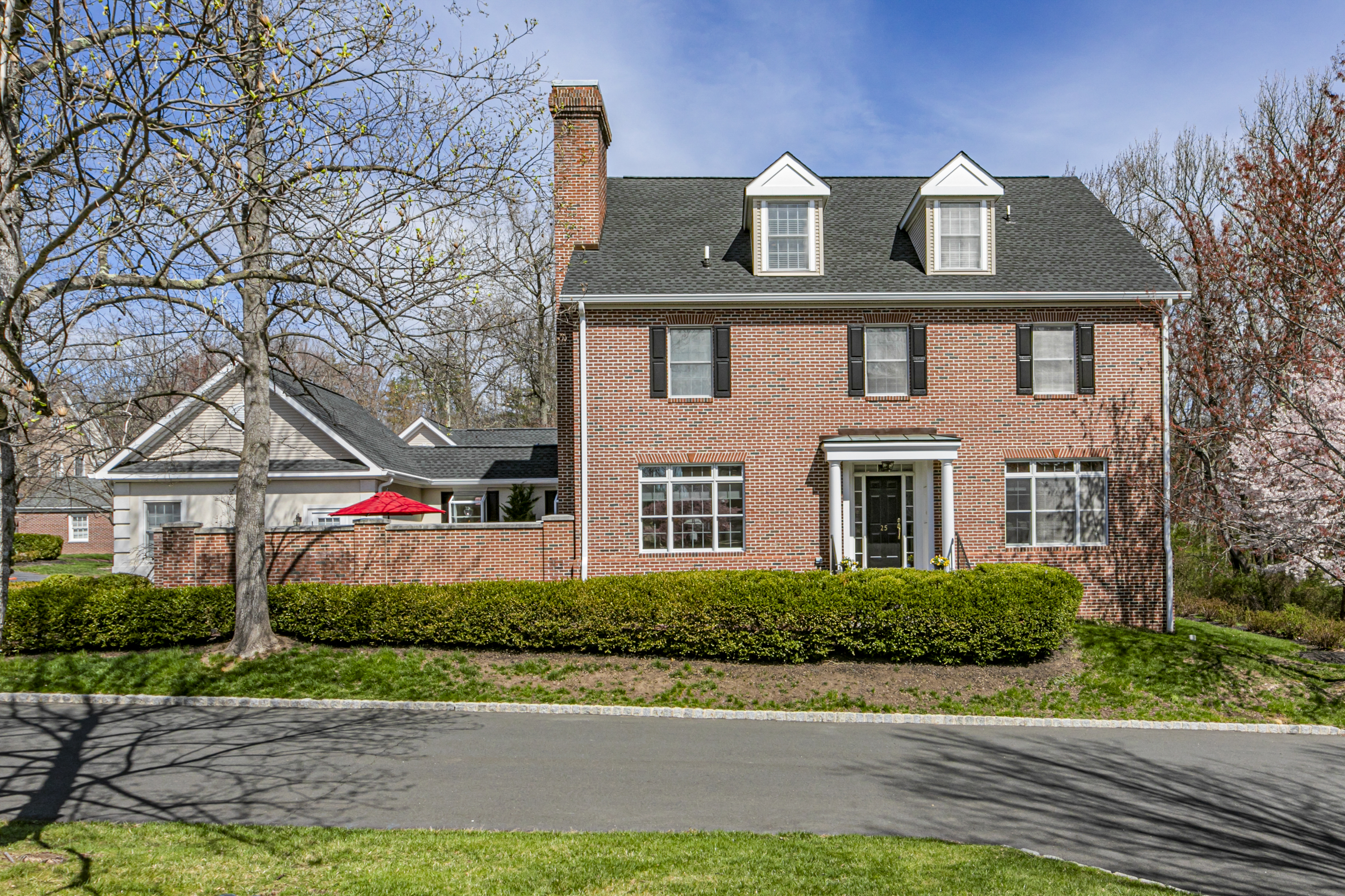  Exceptional Design and Thoughtful Updates in a Rare Governors Lane Offering - 物件實景