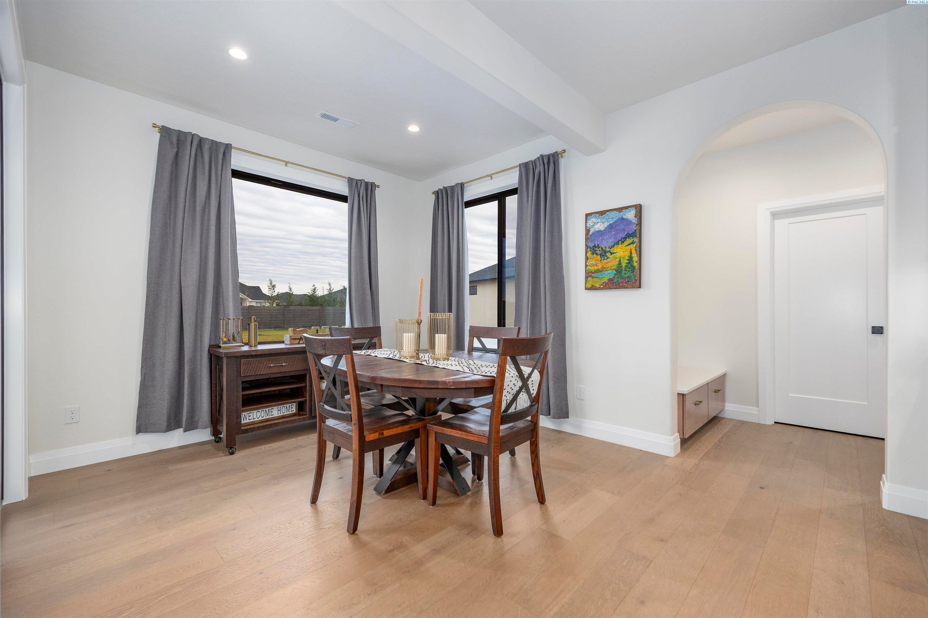 Pasco, Washington, 99301, United States, 4 Bedrooms Bedrooms, ,3 BathroomsBathrooms,Residential,For Sale,2005425