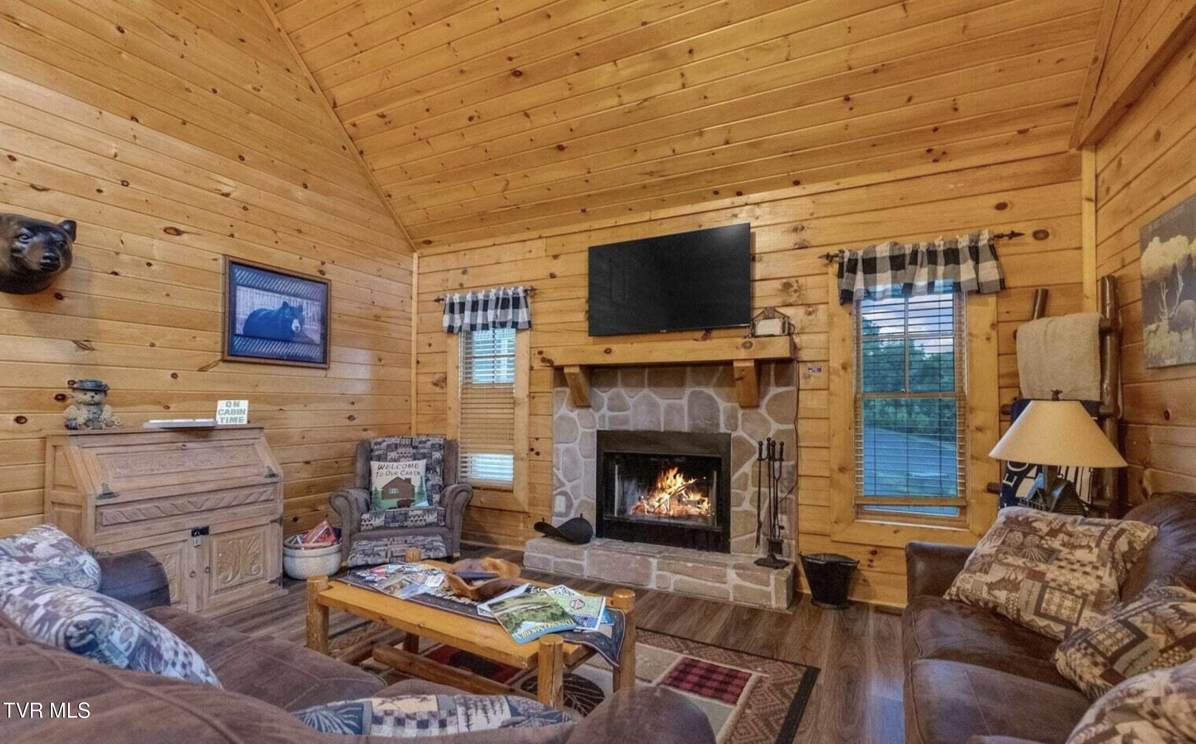 Sevierville, Tennessee, 37862, United States, 2 Bedrooms Bedrooms, ,2 BathroomsBathrooms,Residential,For Sale,2006449