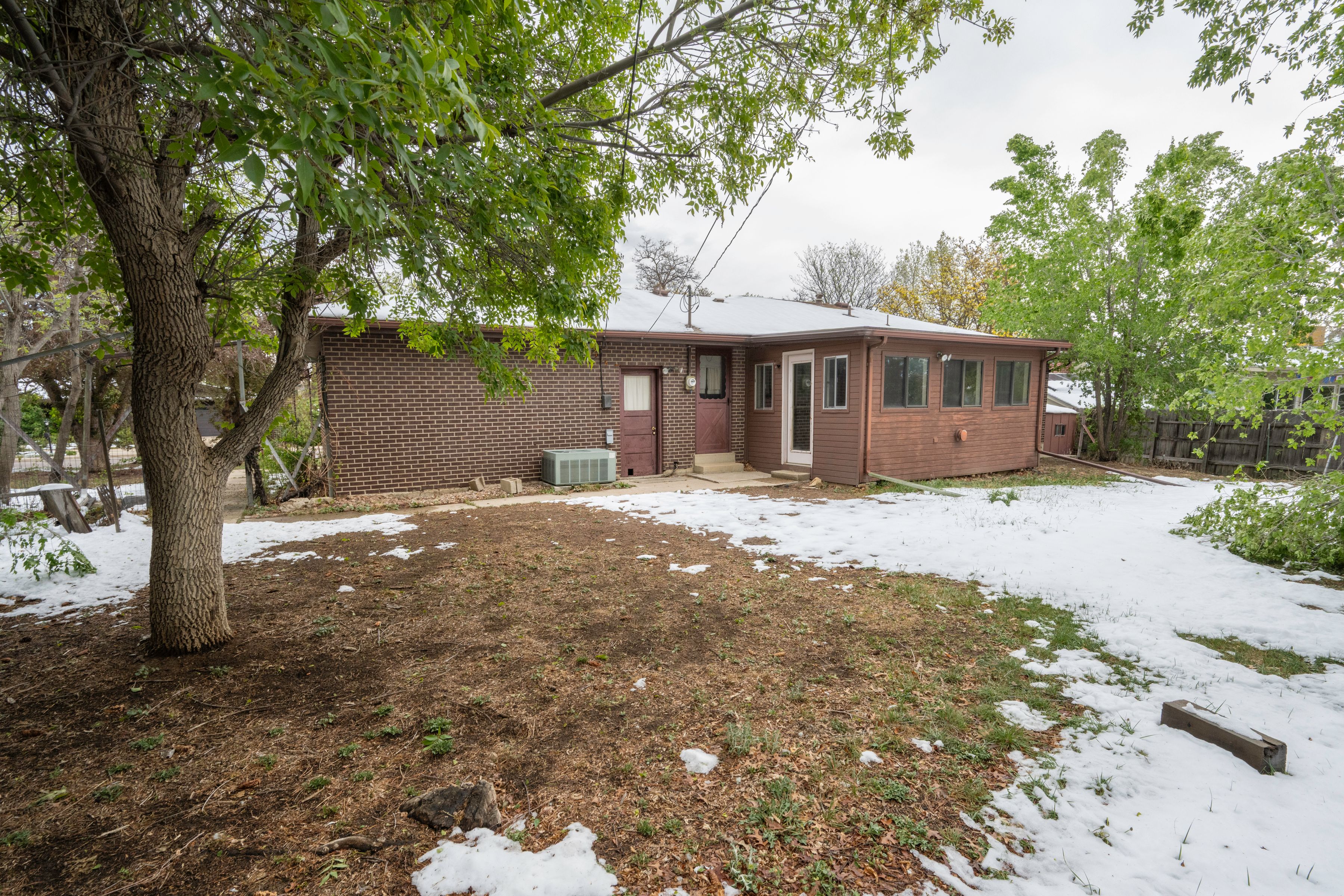  Opportunity Knocks with this Sprawling Ranch Home in Keewaydin Meadows - 物件實景