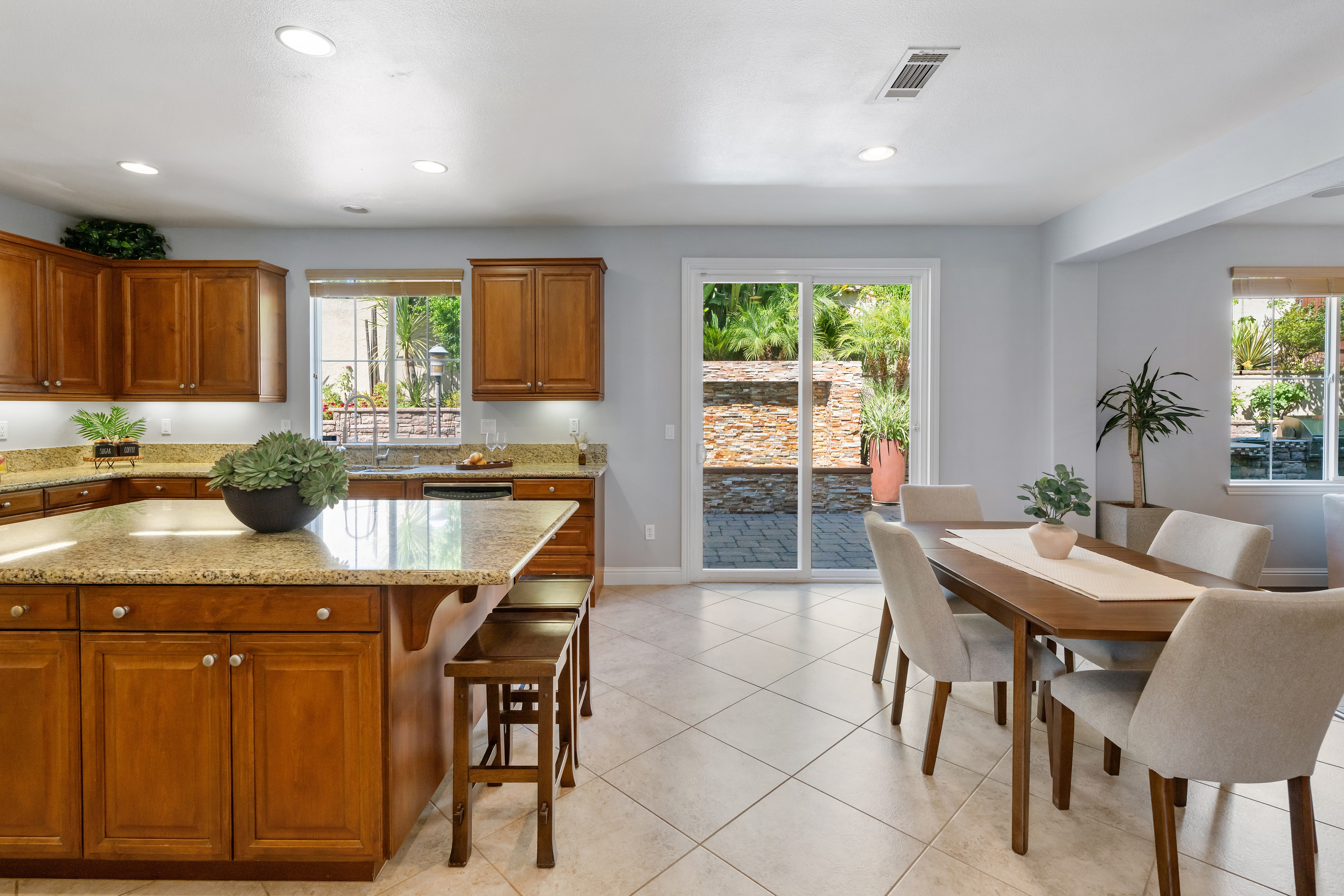  Mediterranean Elegance Meets Resort-Style Living in Prestigious Windemere - 物件實景