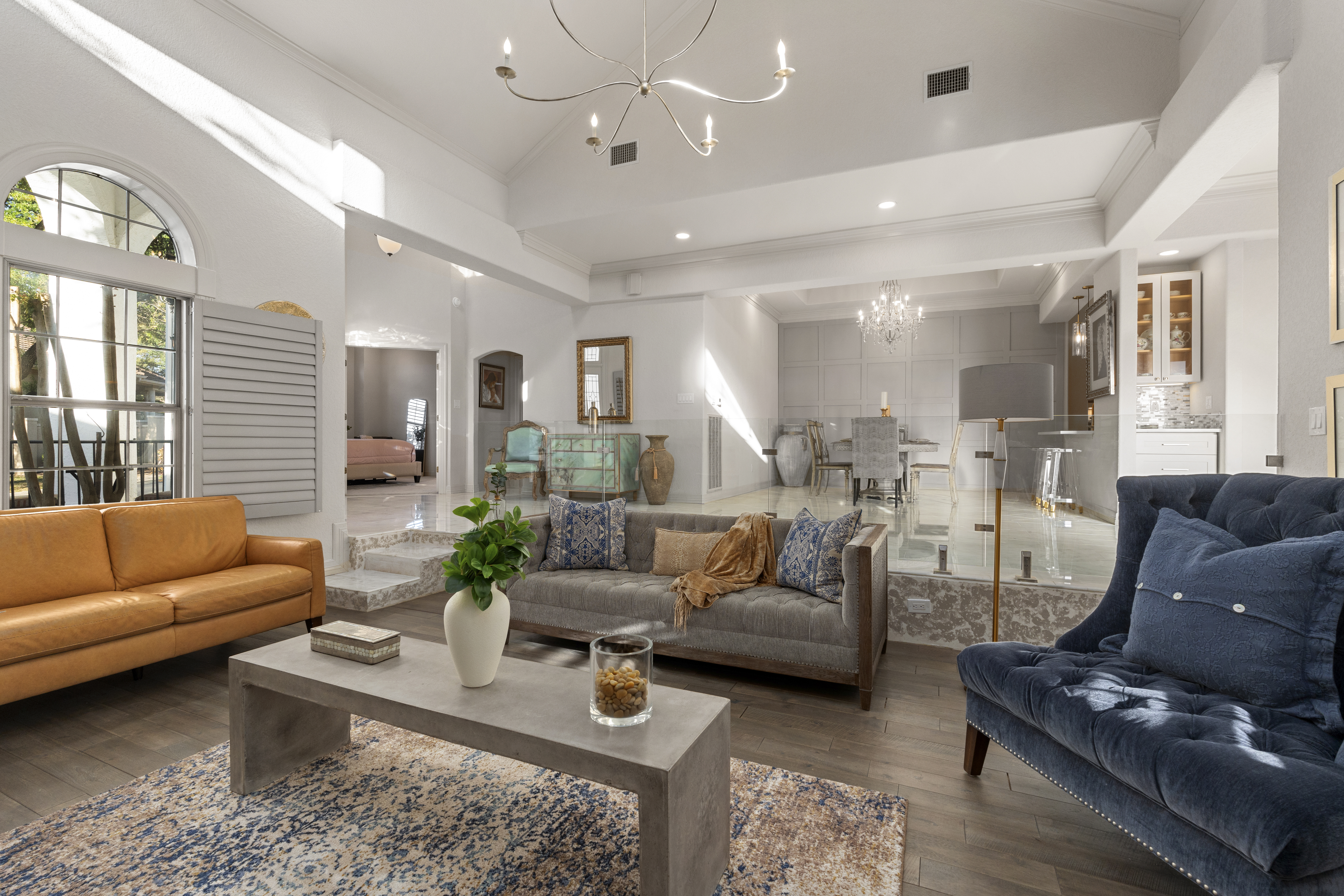  Updated Home with Captivating Interior Features - 物件實景