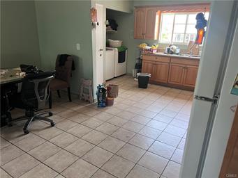 Los Angeles, California, 90002, United States, 4 Bedrooms Bedrooms, ,Residential,For Sale,1915787