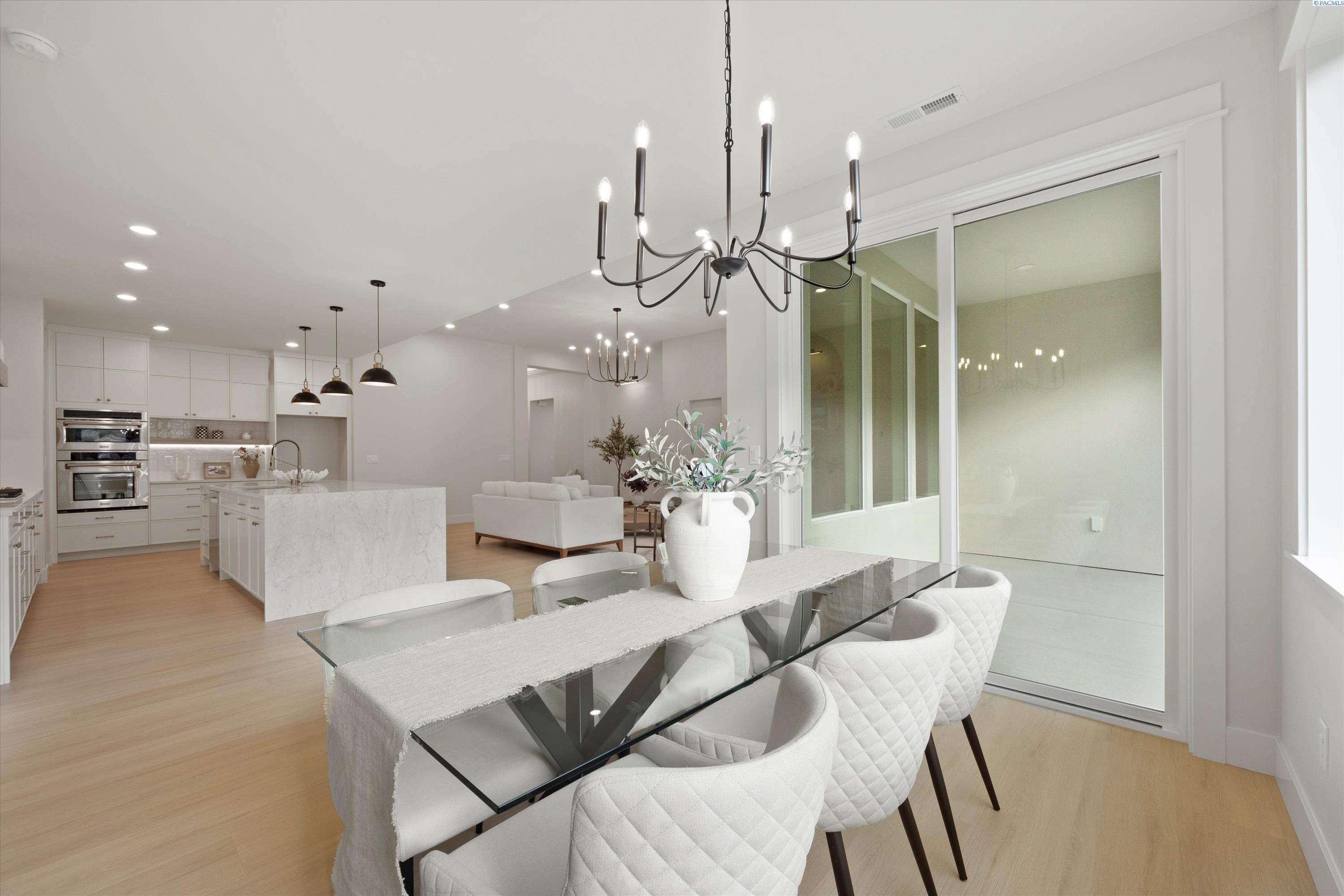 Richland, Washington, 99352, United States, 4 Bedrooms Bedrooms, ,3 BathroomsBathrooms,Residential,For Sale,1991503