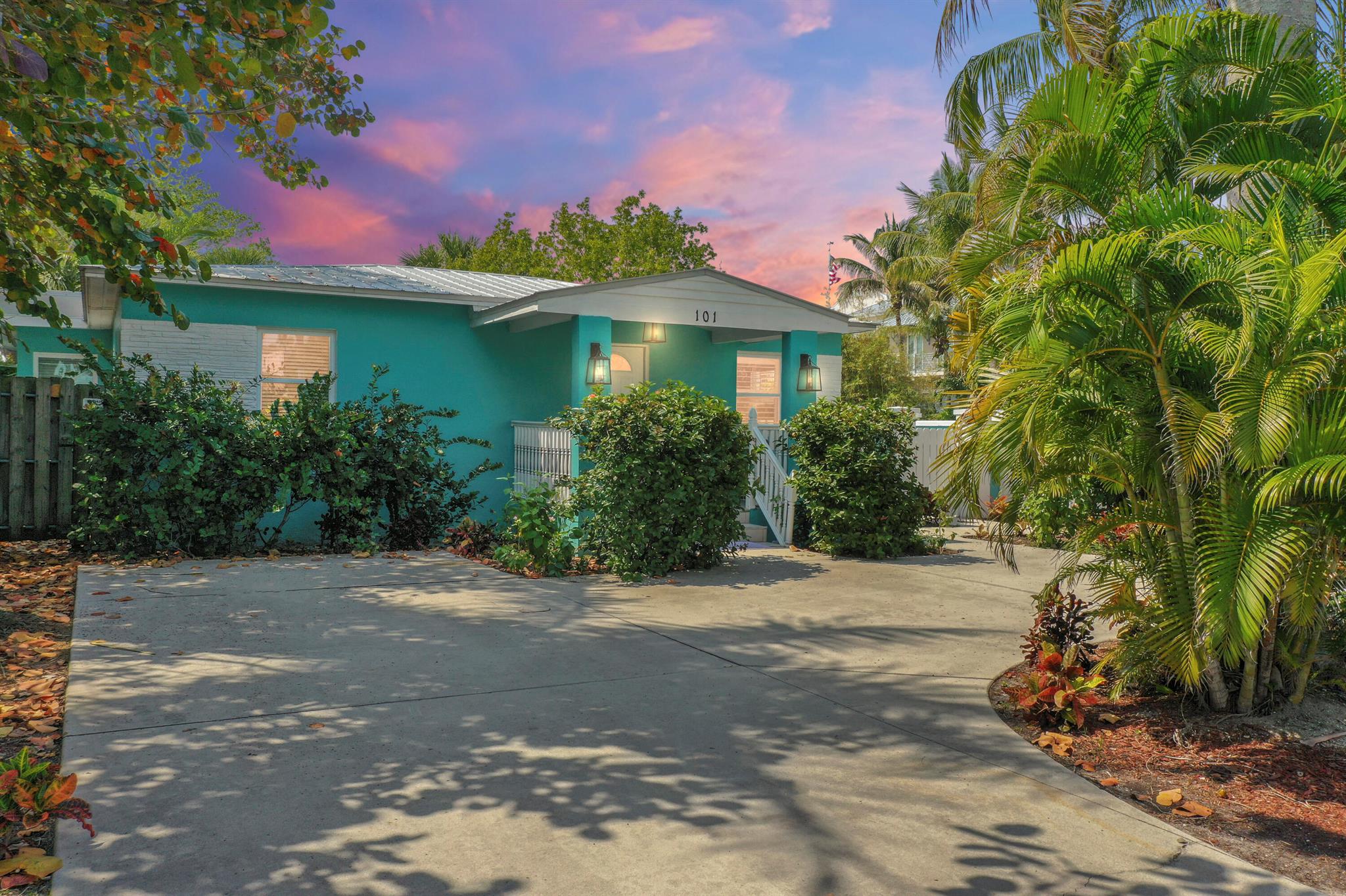 Hutchinson Island, Florida, 34949, United States, 4 Bedrooms Bedrooms, ,2 BathroomsBathrooms,Residential,For Sale,1695256