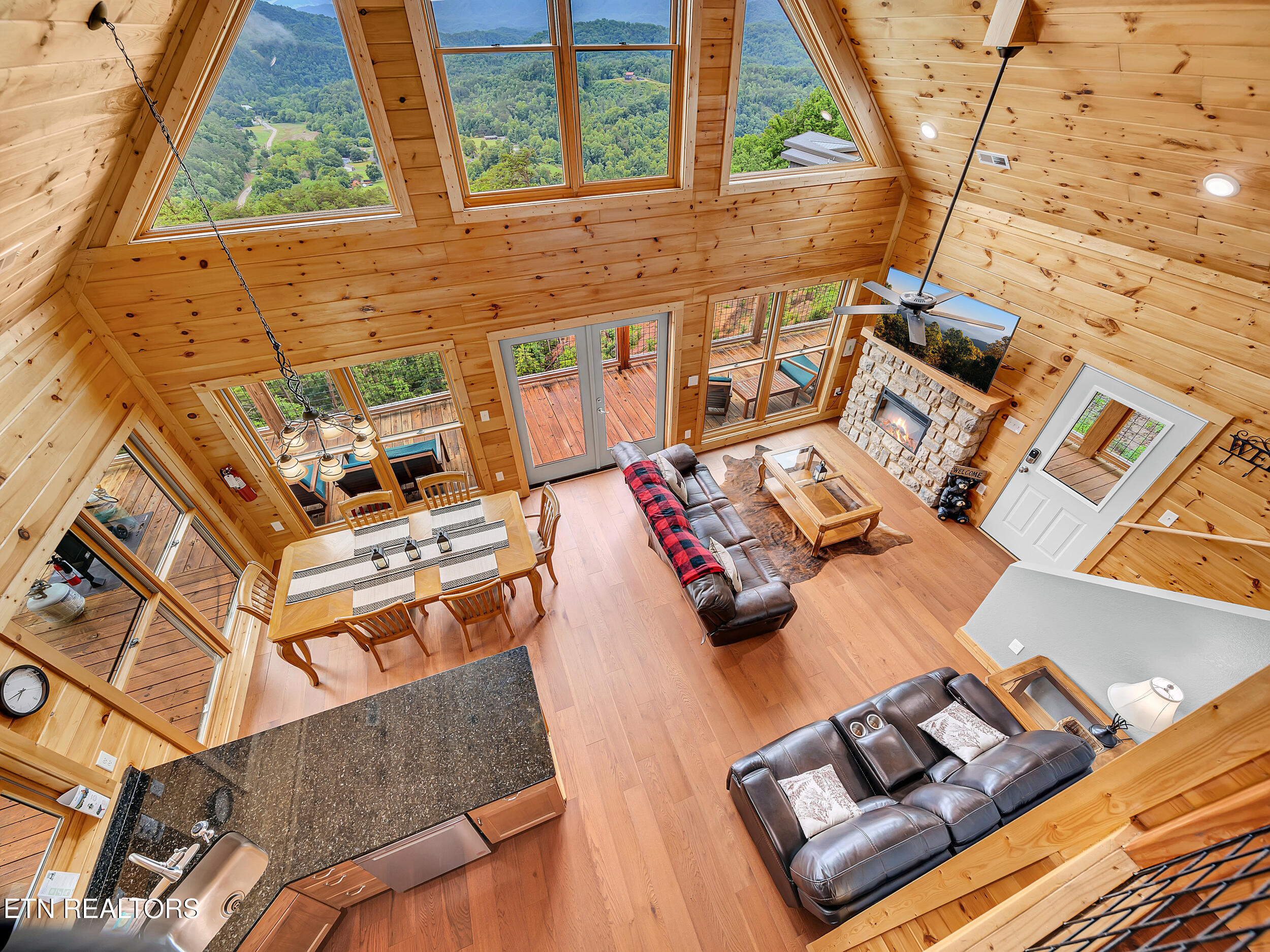 Sevierville, Tennessee, 37876, United States, 3 Bedrooms Bedrooms, ,4 BathroomsBathrooms,Residential,For Sale,1938196