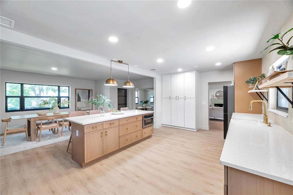 Tampa, Florida, 33629, United States, 4 Bedrooms Bedrooms, ,3 BathroomsBathrooms,Residential,For Sale,1906896