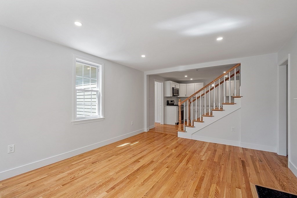 Exeter, New Hampshire, 03833, United States, 4 Bedrooms Bedrooms, ,3 BathroomsBathrooms,Residential,For Sale,1927852