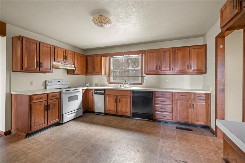 Gainesville, Georgia, 30506, United States, 5 Bedrooms Bedrooms, ,5 BathroomsBathrooms,Residential,For Sale,1996488