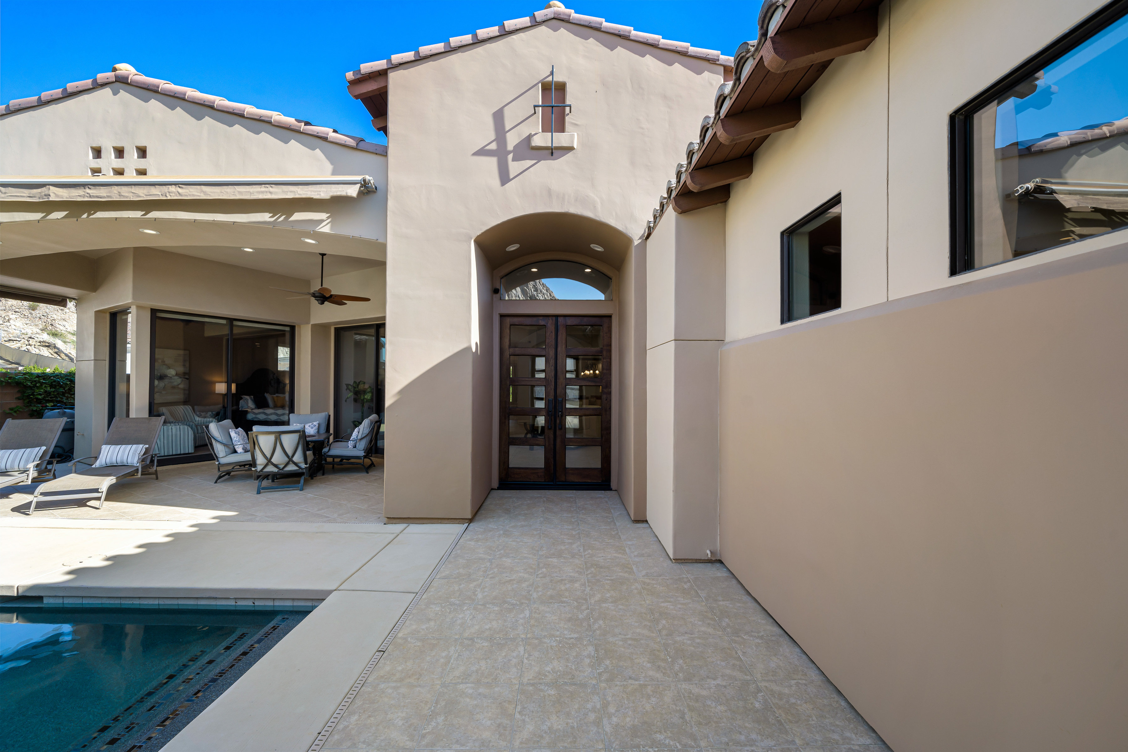  South Facing Gated La Quinta Pool Home - 物件實景