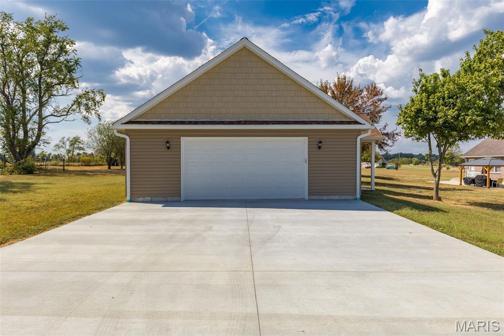 Farmington, Missouri, 63640, United States, 3 Bedrooms Bedrooms, ,3 BathroomsBathrooms,Residential,For Sale,1947219