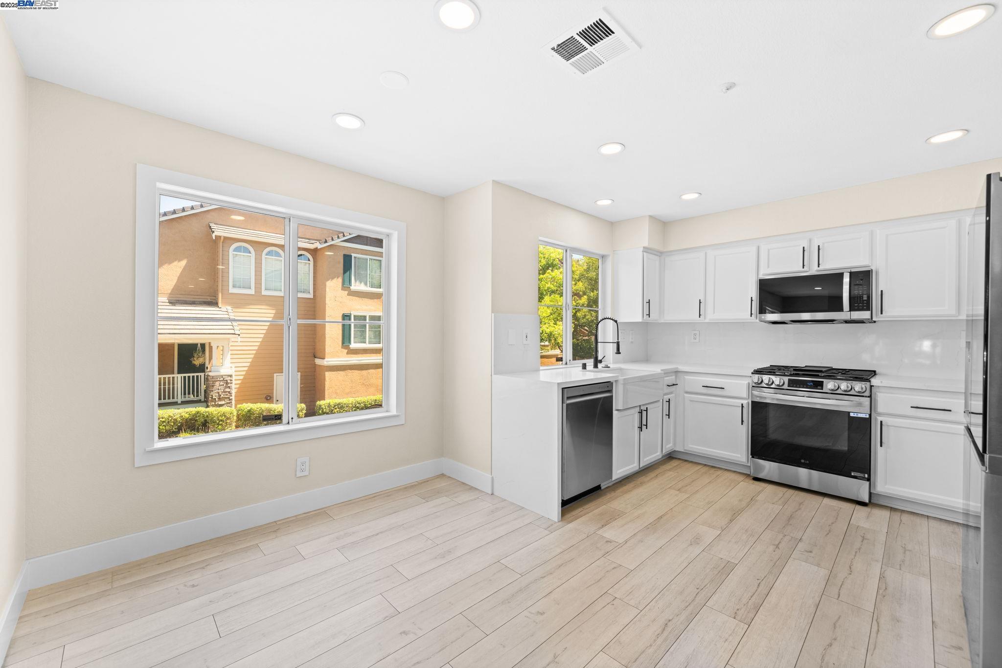 Dublin, California, 94568, United States, 3 Bedrooms Bedrooms, ,3 BathroomsBathrooms,Residential,For Sale,2006259