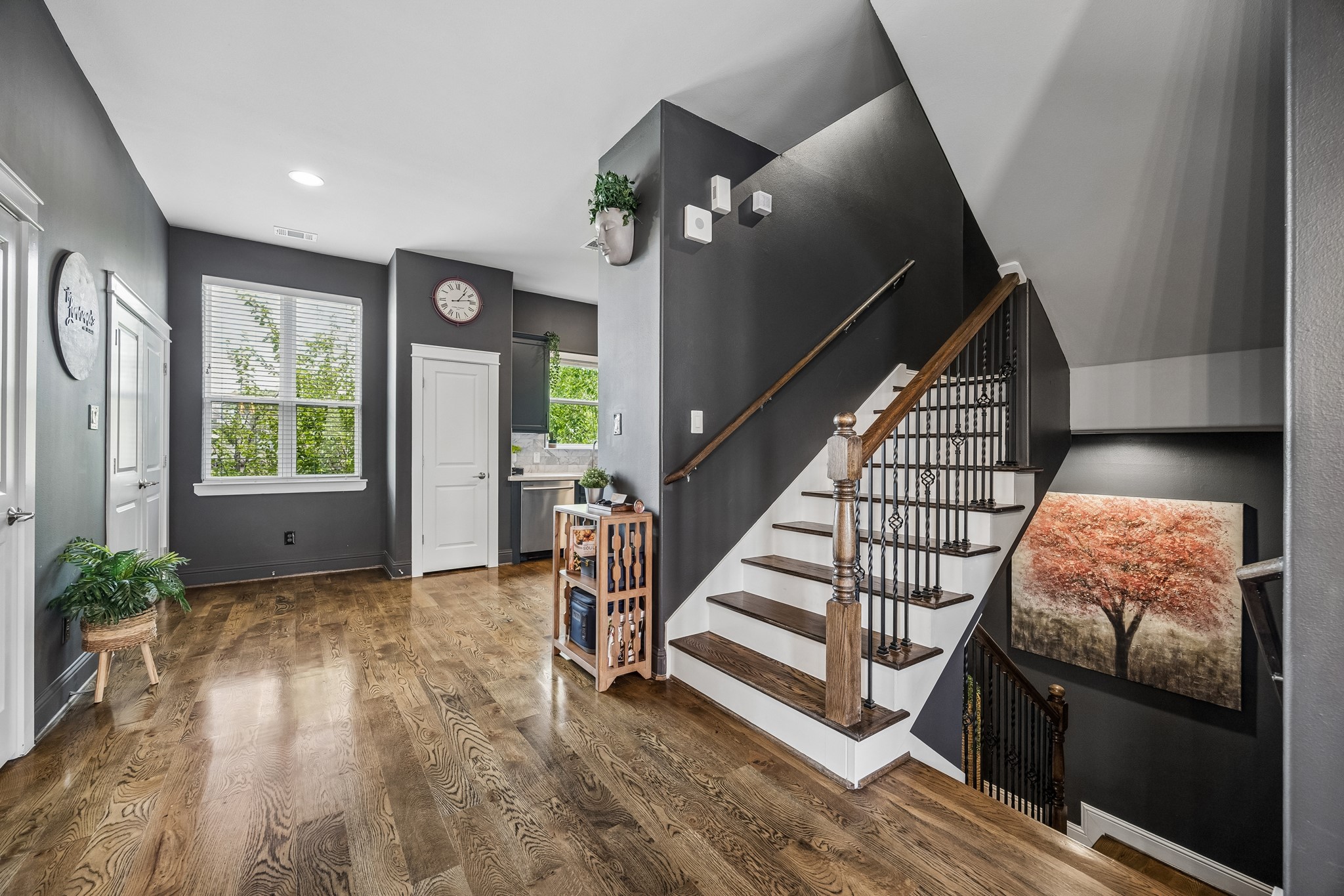  624 E 28th St - 物件實景
