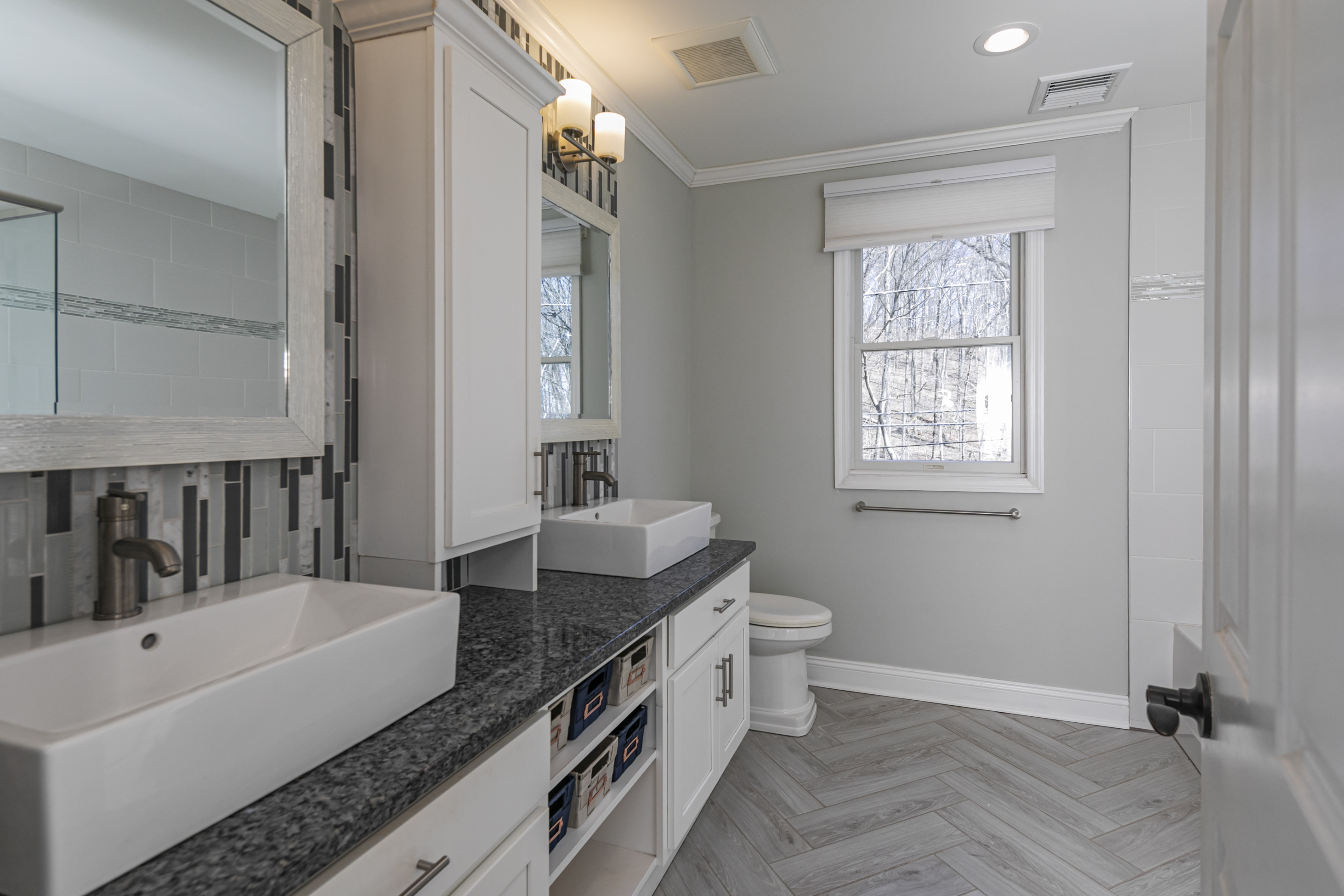  Tranquil Custom Home in a Serene Wooded Section of Skillman - 物件實景