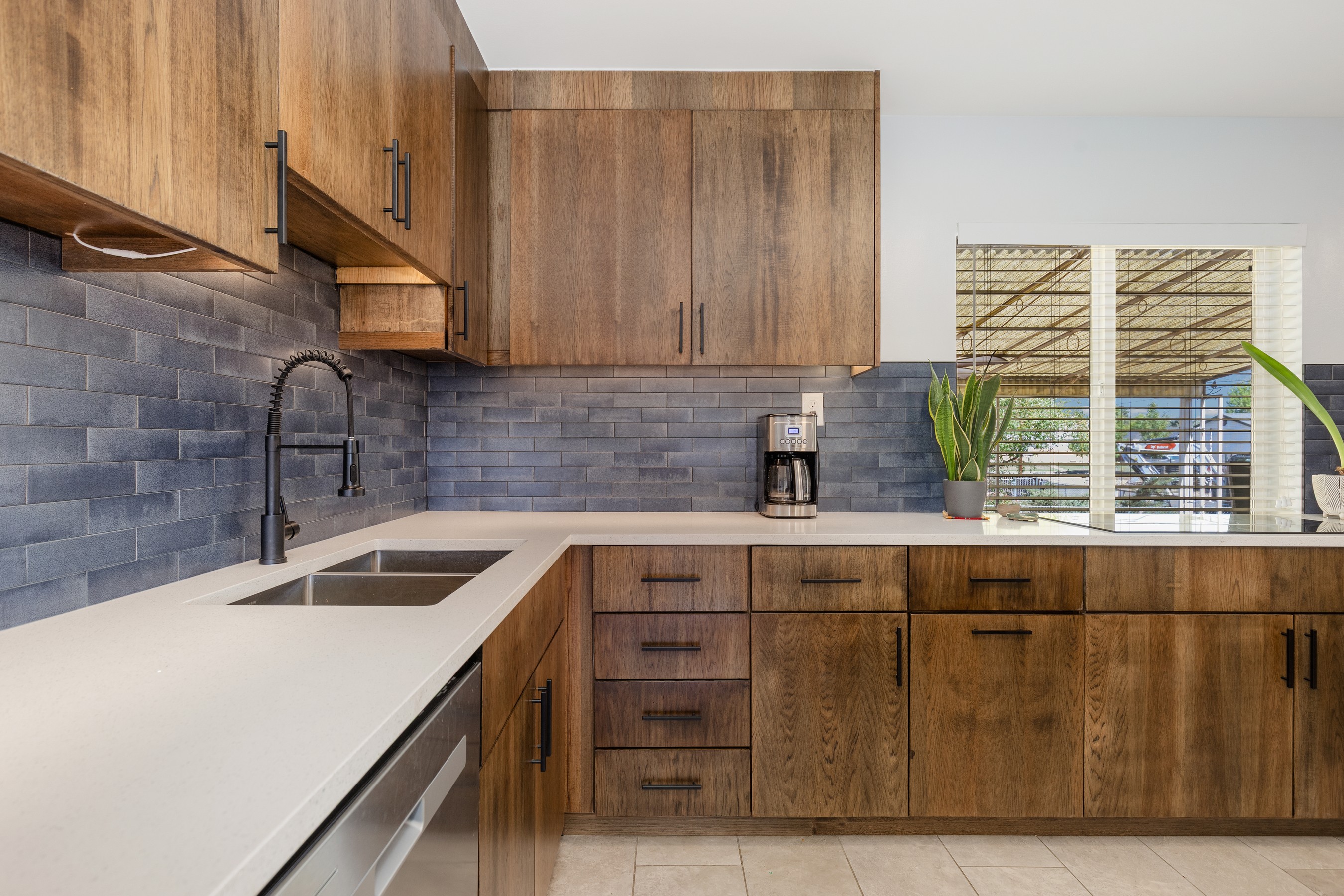  Stylish Ranch Living with Detached ADU - 物件實景