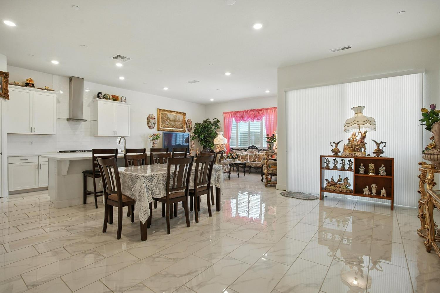 Sacramento, California, 95835, United States, 3 Bedrooms Bedrooms, ,2 BathroomsBathrooms,Residential,For Sale,1972614