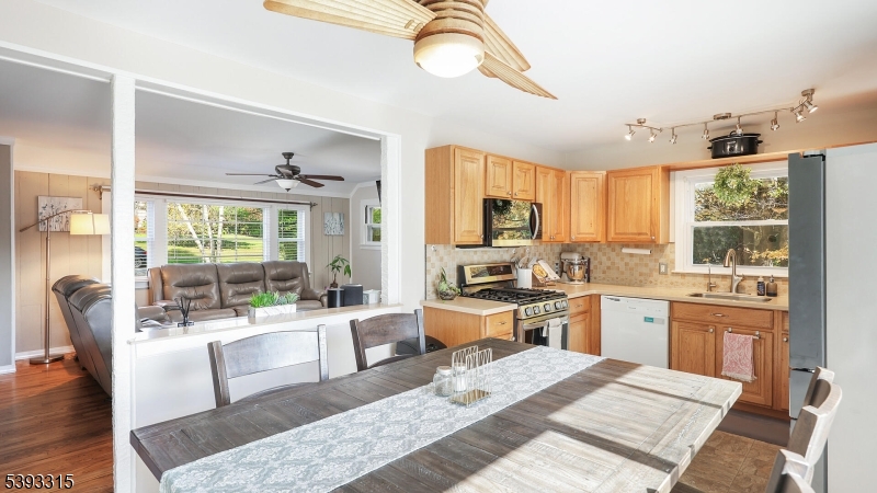 East Amwell Twp., New Jersey, 08551, United States, 4 Bedrooms Bedrooms, ,2 BathroomsBathrooms,Residential,For Sale,1970218