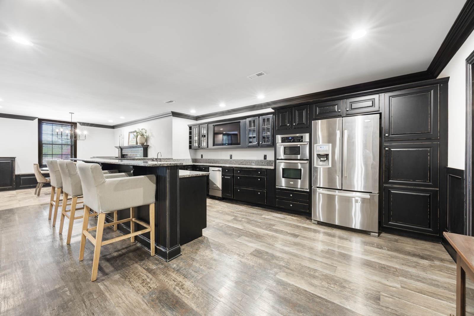 Clarksville, Tennessee, 37043, United States, 4 Bedrooms Bedrooms, ,5 BathroomsBathrooms,Residential,For Sale,1997798