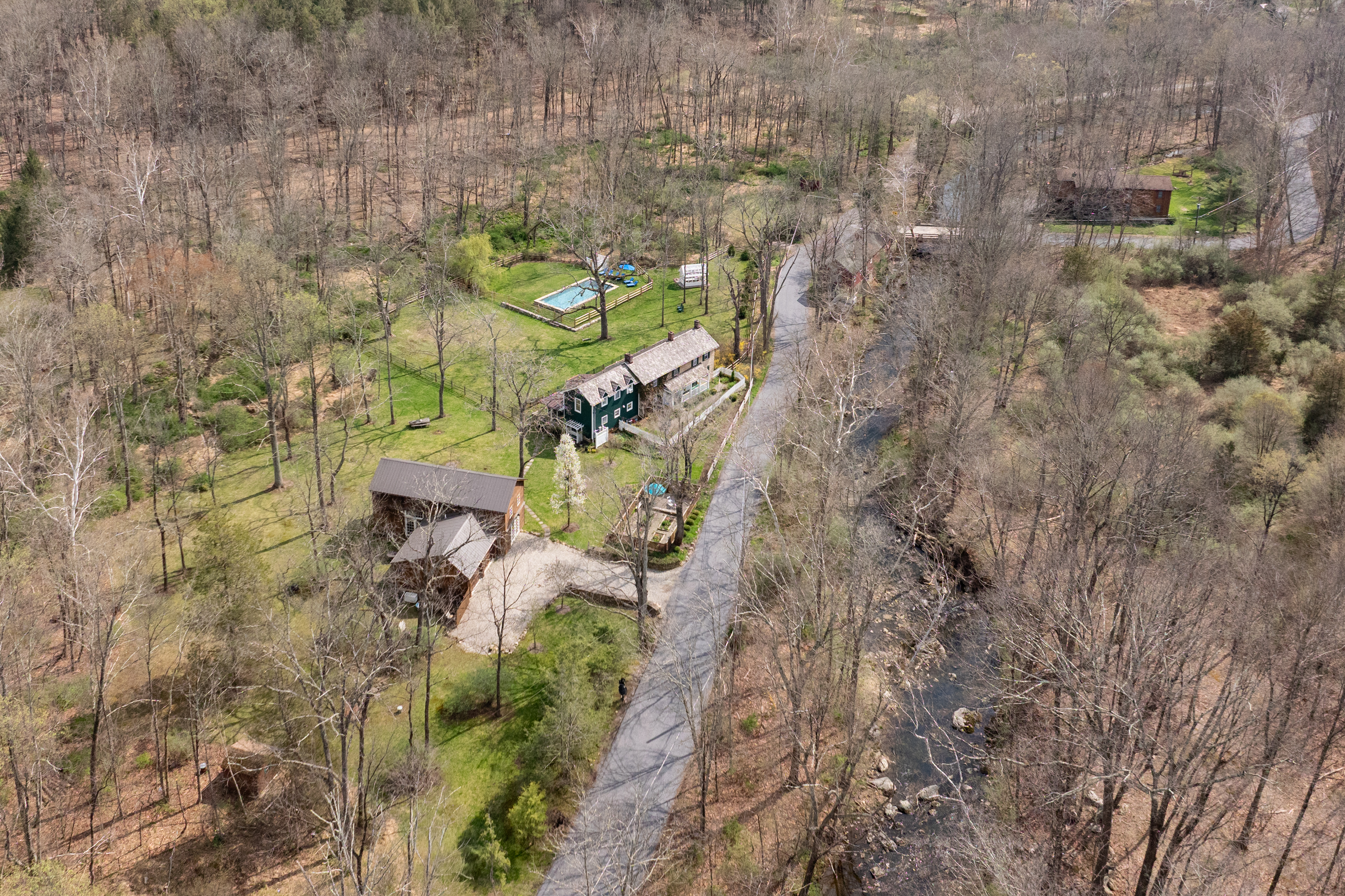  Exceptional Antique Estate Offers Two Distinct Properties on One Property - 物件實景