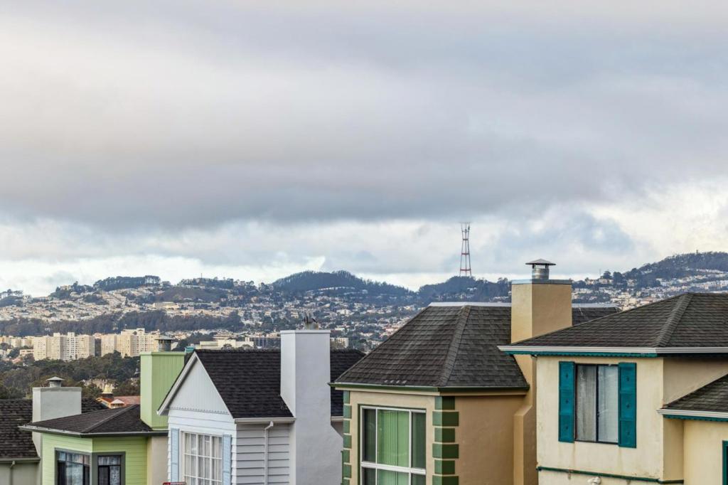 Daly City, California, 94015, United States, 5 Bedrooms Bedrooms, ,2 BathroomsBathrooms,Residential,For Sale,2010788