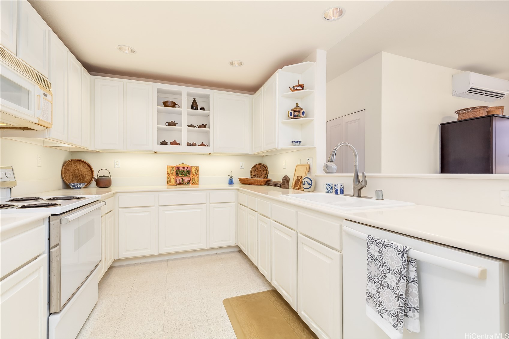 Honolulu, Hawaii, 96819, United States, 3 Bedrooms Bedrooms, ,2 BathroomsBathrooms,Residential,For Sale,1875177