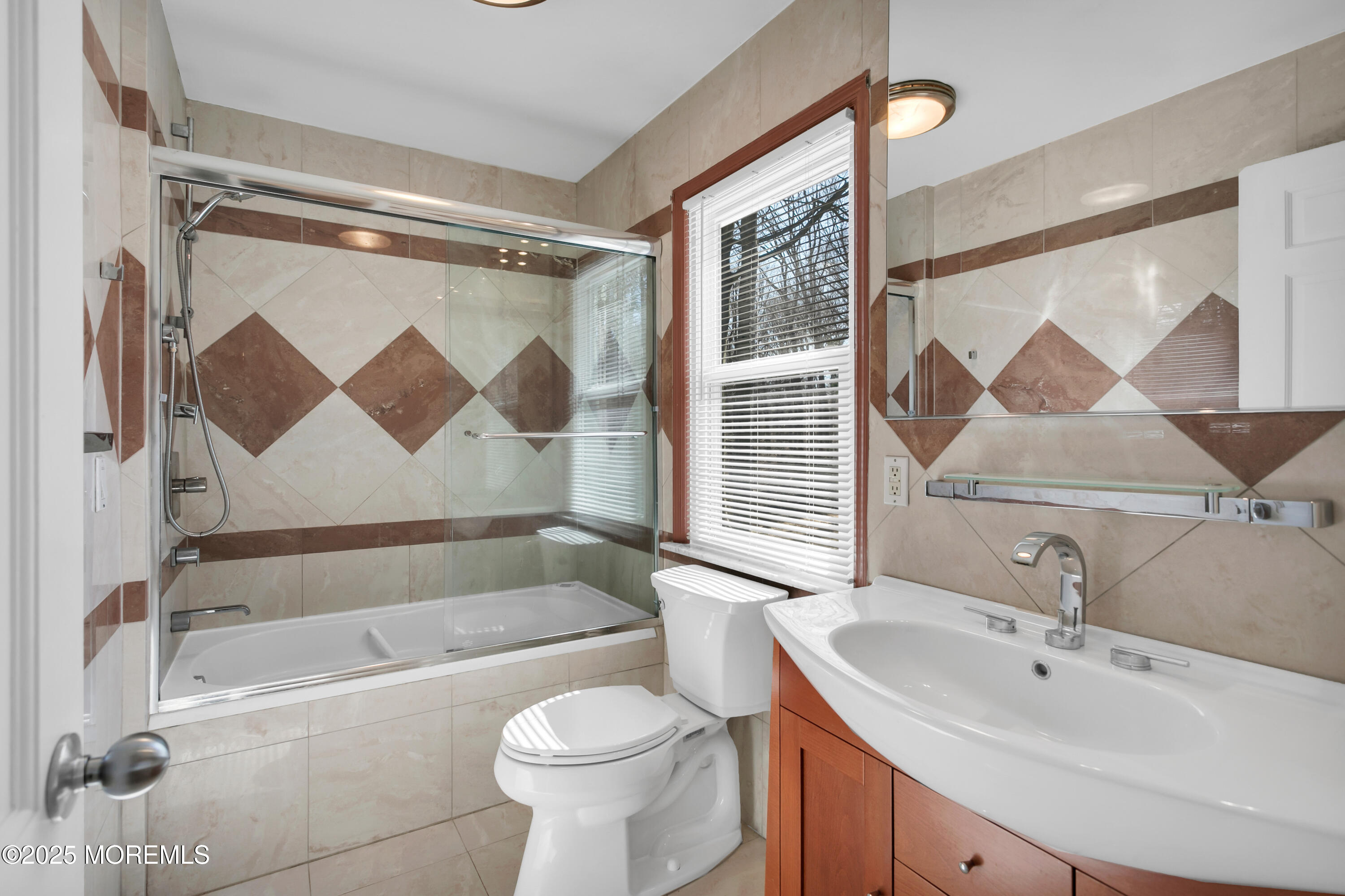 Middletown, New Jersey, 07748, United States, 5 Bedrooms Bedrooms, ,5 BathroomsBathrooms,Residential,For Sale,1904481