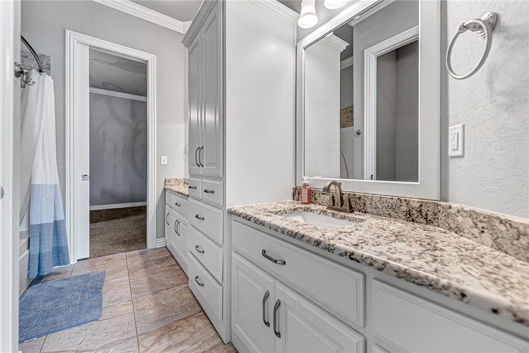 Centerton, Arkansas, 72719, United States, 5 Bedrooms Bedrooms, ,5 BathroomsBathrooms,Residential,For Sale,1992149