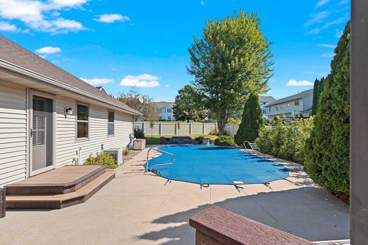 GREEN BAY, Wisconsin, 54302, United States, 3 Bedrooms Bedrooms, ,4 BathroomsBathrooms,Residential,For Sale,1818314