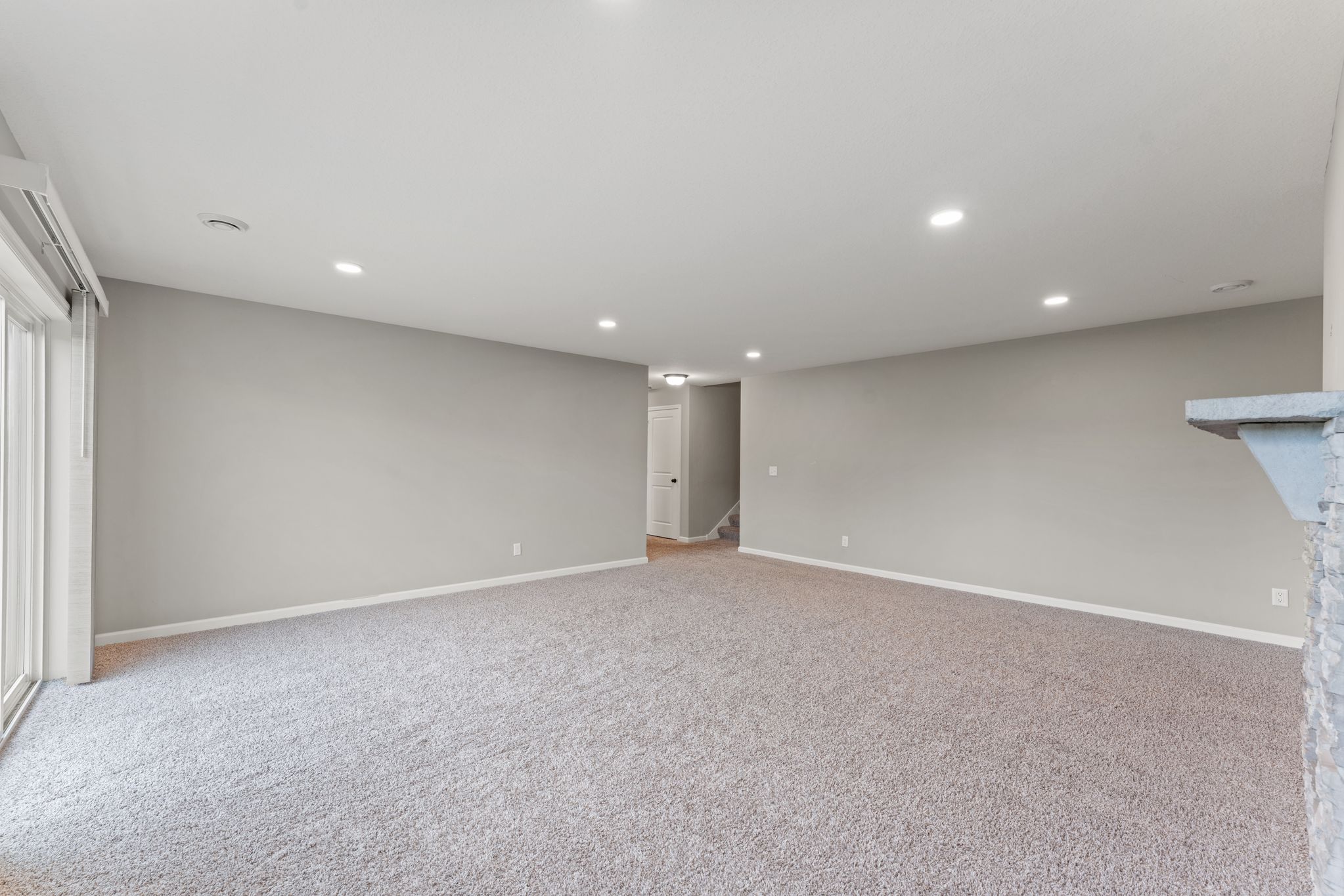  Spacious Walkout Living on a Prime Corner Lot - 物件實景