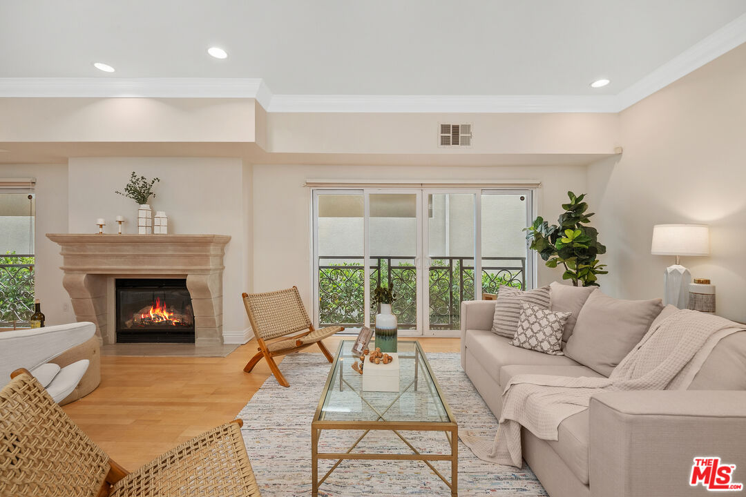 Los Angeles, California, 90049, United States, 3 Bedrooms Bedrooms, ,3 BathroomsBathrooms,Residential,For Sale,1876158