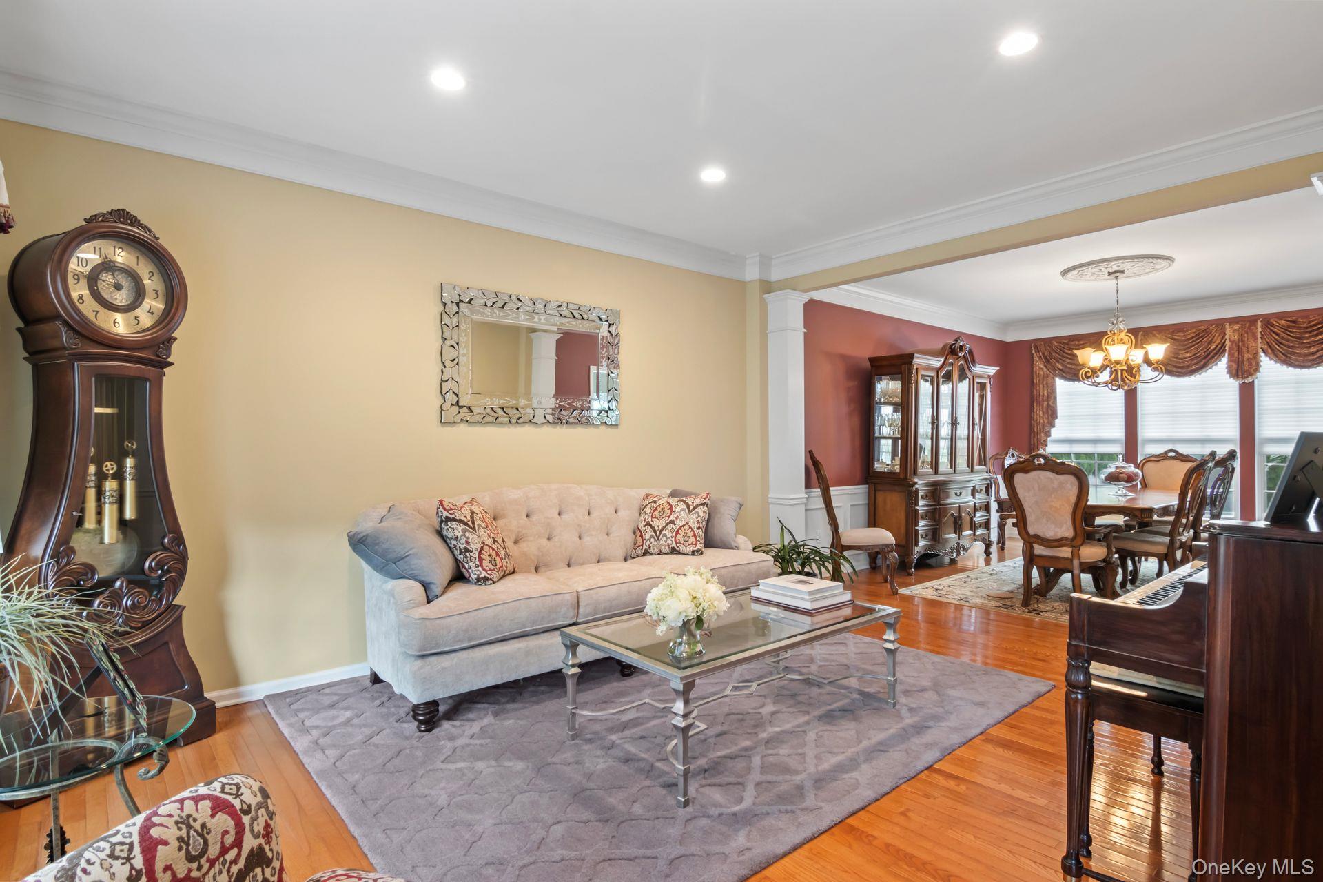 Mount Sinai, New York, 11766, United States, 4 Bedrooms Bedrooms, ,3 BathroomsBathrooms,Residential,For Sale,1934193