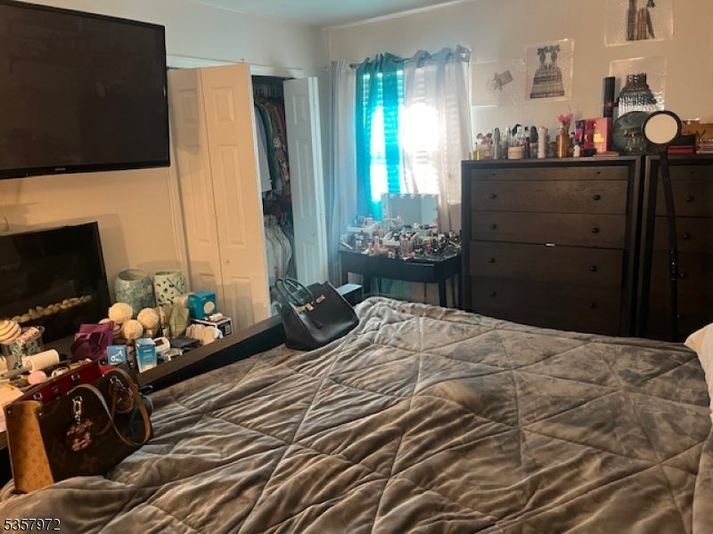 Clark Twp., New Jersey, 07066, United States, 4 Bedrooms Bedrooms, ,3 BathroomsBathrooms,Residential,For Sale,1980988