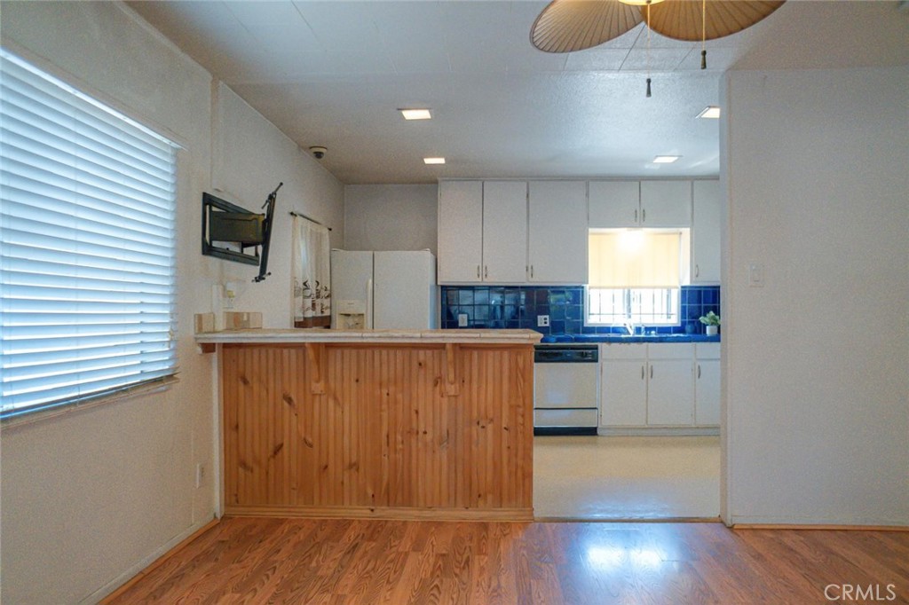 Los Angeles, California, 90043, United States, 2 Bedrooms Bedrooms, ,1 BathroomBathrooms,Residential,For Sale,1905561