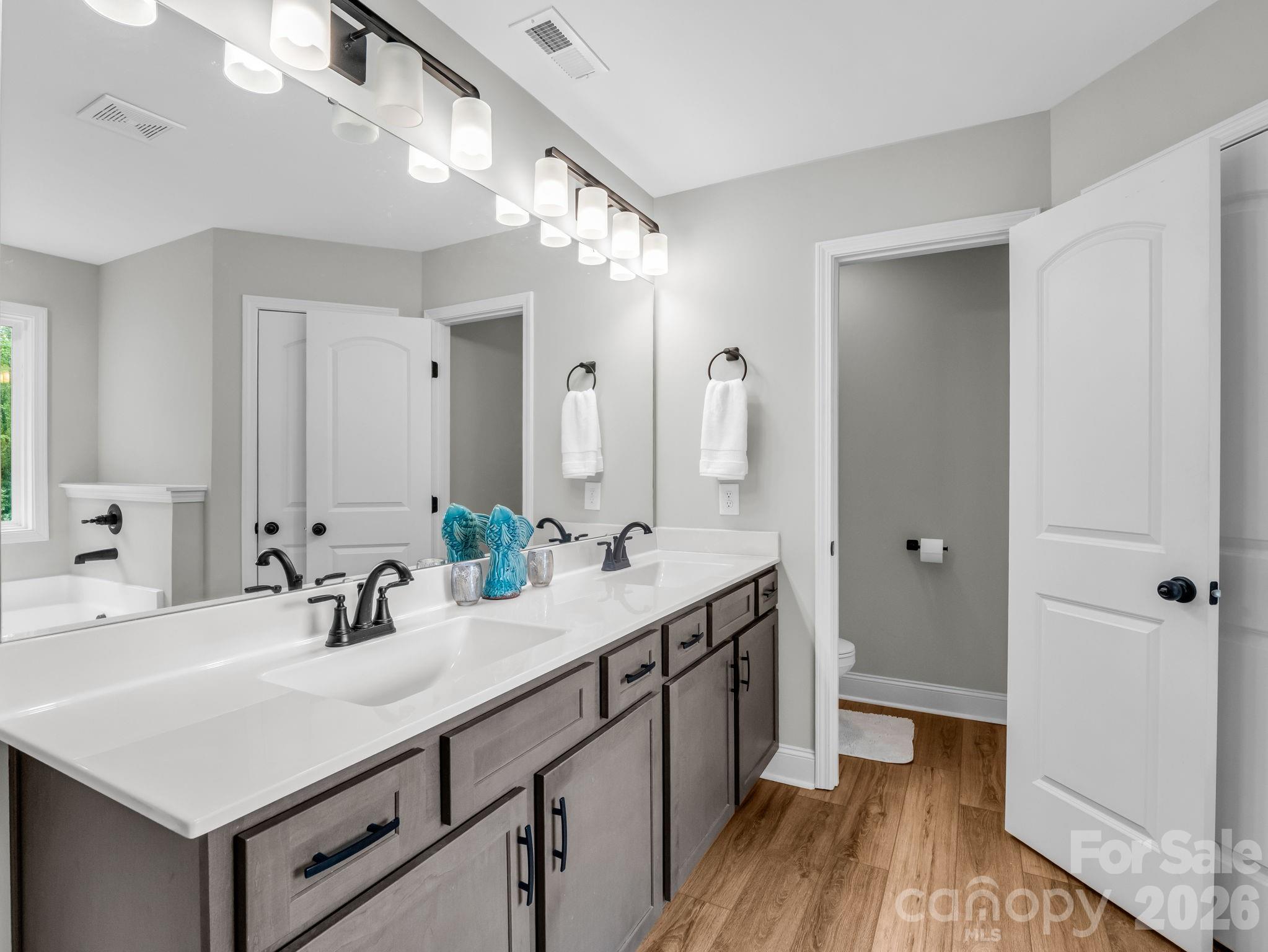 Lincolnton, North Carolina, 28092, United States, 5 Bedrooms Bedrooms, ,3 BathroomsBathrooms,Residential,For Sale,2049314