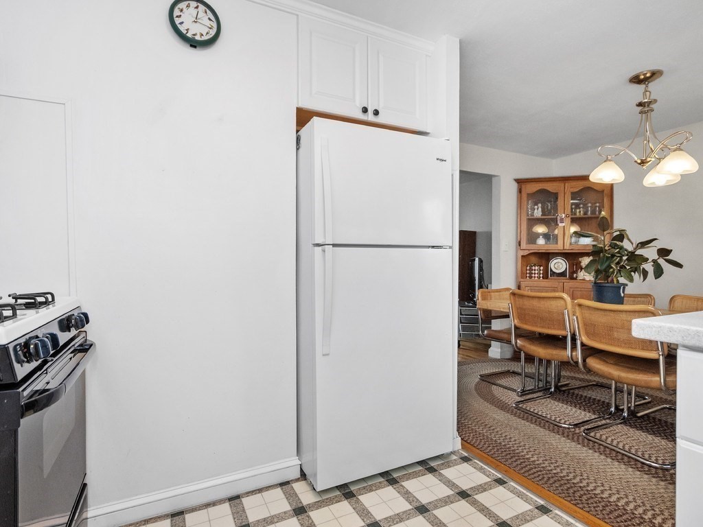 Waltham, Massachusetts, 02452, United States, 2 Bedrooms Bedrooms, ,2 BathroomsBathrooms,Residential,For Sale,1902655