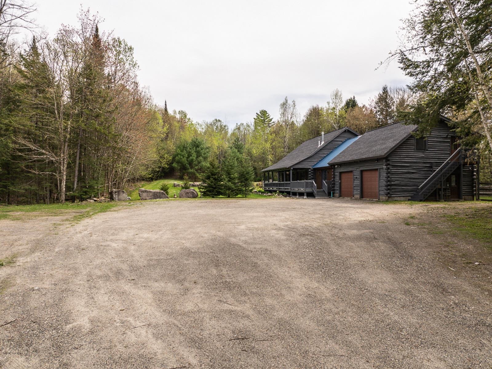 Littleton, New Hampshire, 03561, United States, 5 Bedrooms Bedrooms, ,2 BathroomsBathrooms,Residential,For Sale,1820898