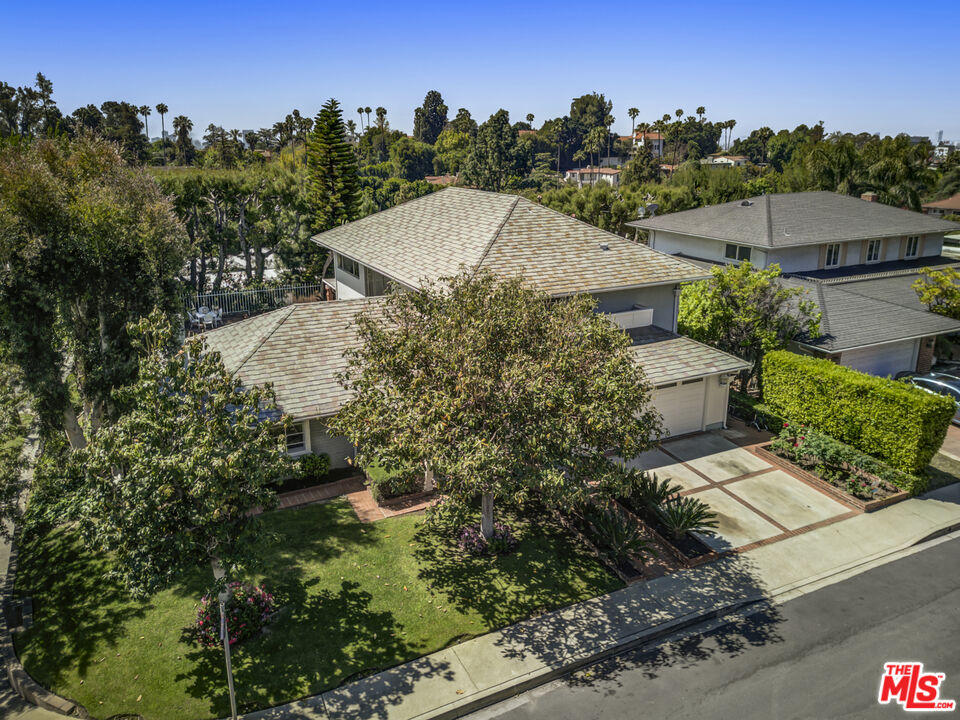 Los Angeles, California, 90027, United States, 4 Bedrooms Bedrooms, ,4 BathroomsBathrooms,Residential,For Sale,1918176