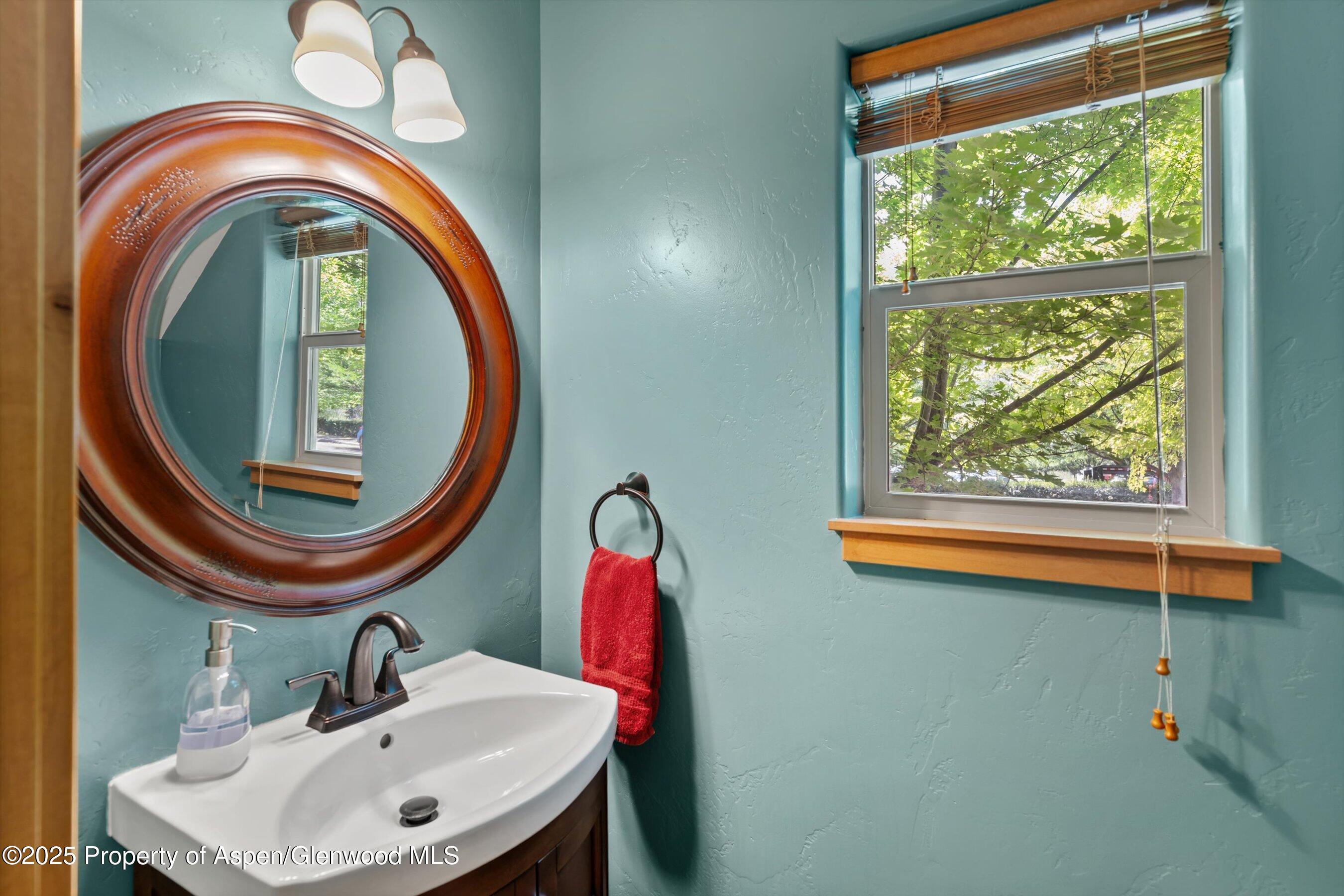 Glenwood Springs, Colorado, 81601, United States, 3 Bedrooms Bedrooms, ,3 BathroomsBathrooms,Residential,For Sale,1874511