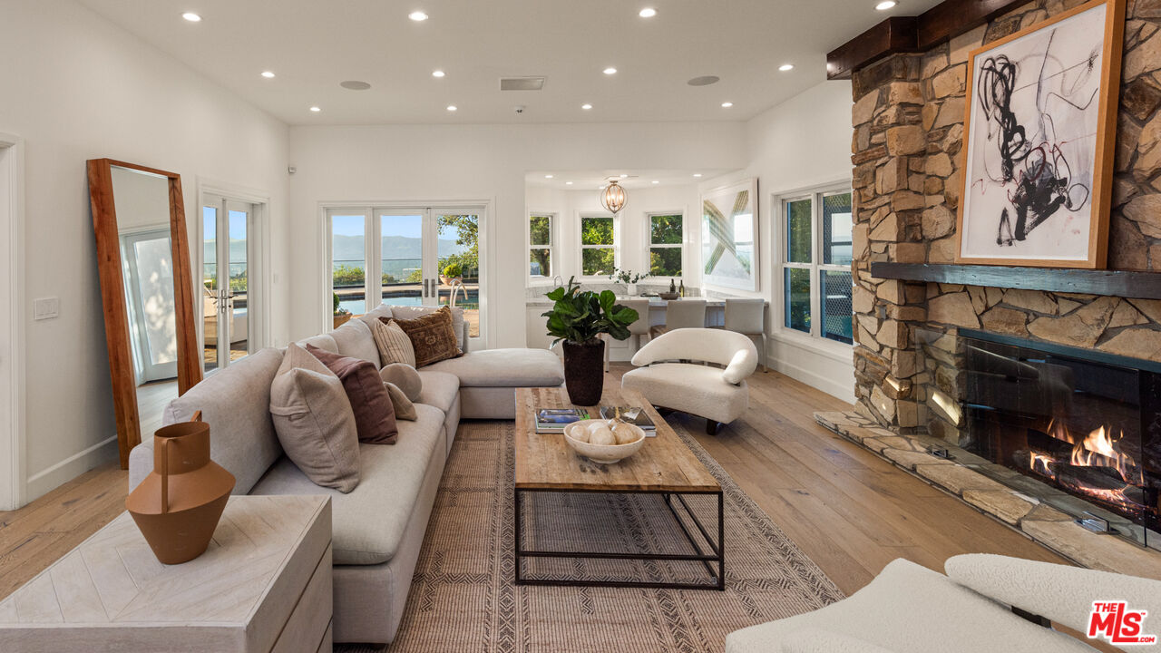 Los Angeles, California, 90049, United States, 5 Bedrooms Bedrooms, ,4 BathroomsBathrooms,Residential,For Sale,1889913